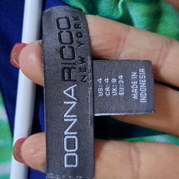 Donna Ricco Bold Colored Sleeveless Pleated Front Maxi Dress. Size 4 - Picture 10 of 11